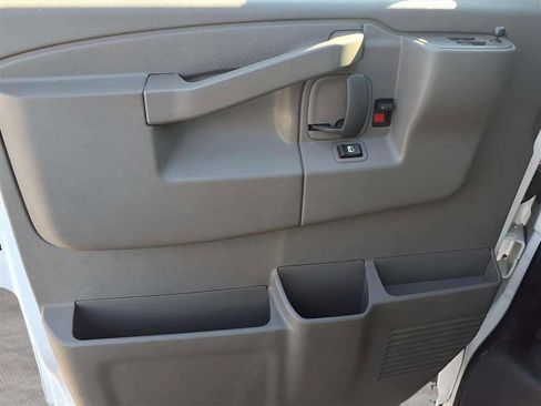 Used 2024 GMC Savana 2500 w/ Driver Convenience Package image 9