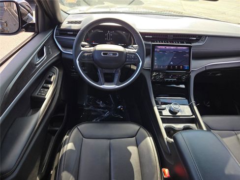 Certified 2025 Jeep Grand Cherokee L Limited AWD/4WD image 26