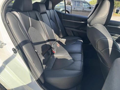 Used 2022 Toyota Camry XLE FWD image 12