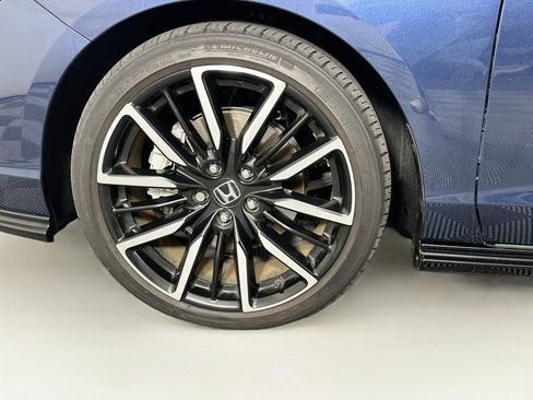Used 2024 Honda Accord Touring image 11