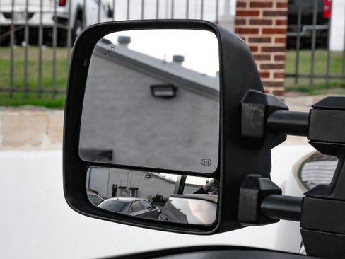 Used 2017 Nissan Titan SV image 36