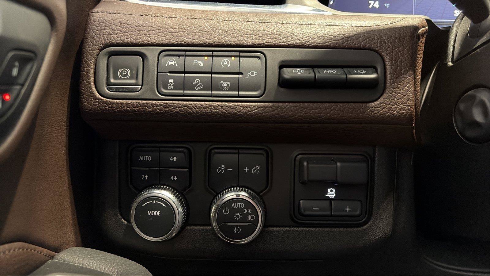 Used 2022 GMC Yukon Denali w/ Denali Premium Package AWD/4WD image 26