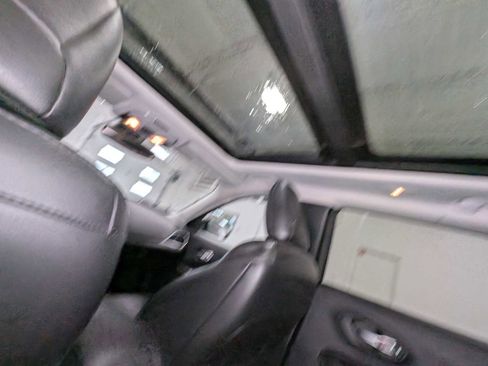 Used 2019 Jeep Cherokee Limited image 17