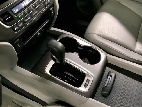 Used 2019 Honda Ridgeline RTL image 17