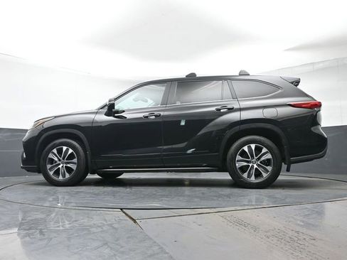 Used 2023 Toyota Highlander XLE AWD/4WD image 30