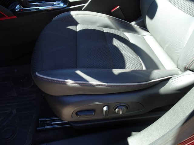 Used 2023 Chevrolet TrailBlazer RS w/ Sun and Liftgate Package AWD/4WD image 10