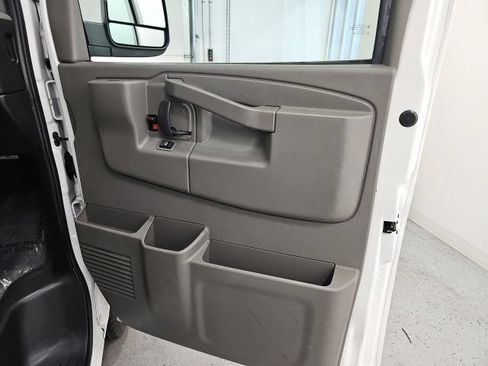 Used 2017 Chevrolet Express 3500 LT w/ LT Preferred Equipment Group RWD image 31