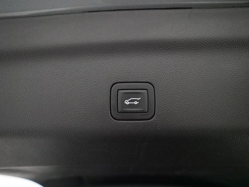 Used 2025 Chevrolet Tahoe LT AWD/4WD image 15