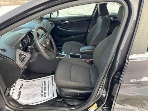 Used 2017 Chevrolet Cruze LT w/ Convenience Package image 9