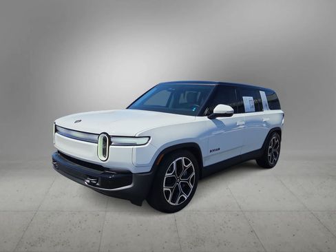 Used 2025 Rivian R1S Adventure Dual AWD/4WD image 4