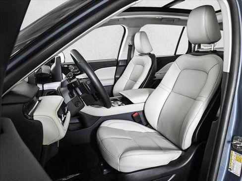 Used 2025 Lincoln Aviator AWD w/ Equipment Group 101A image 17