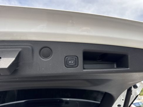 Used 2022 Chevrolet Equinox LT FWD image 32