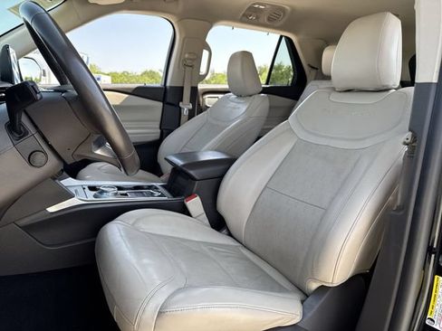 Used 2022 Ford Explorer Platinum w/ Equipment Group 601A AWD/4WD image 11