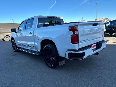 Used 2022 Chevrolet Silverado 1500 High Country w/ Technology Package image 3