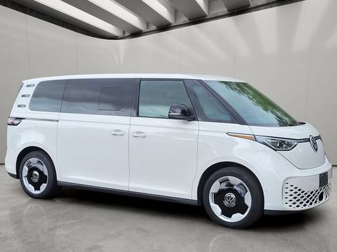 Used 2025 Volkswagen ID. Buzz Pro S RWD image 5