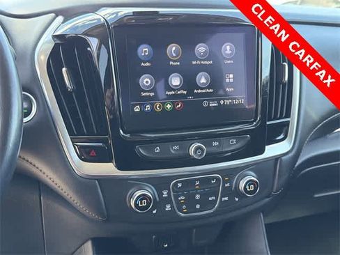 Used 2021 Chevrolet Traverse LT image 3