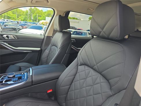 Used 2025 BMW X7 xDrive40i AWD/4WD image 18