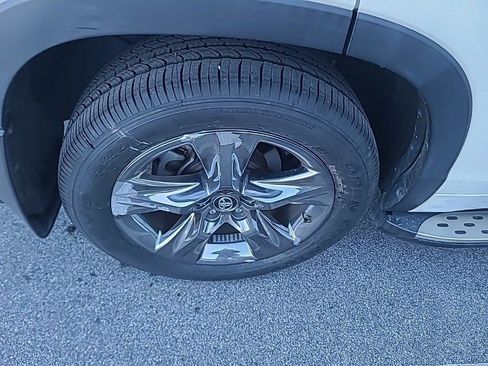 Used 2019 Toyota Highlander Limited Platinum image 23