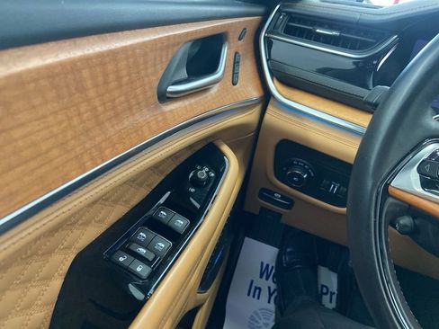 Used 2023 Jeep Grand Cherokee Summit image 29