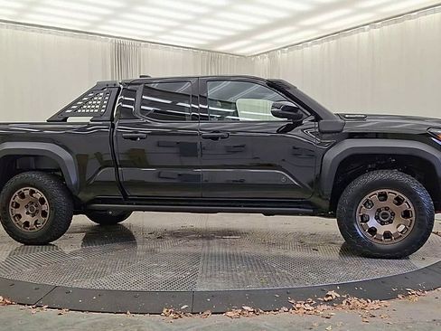 Used 2025 Toyota Tacoma Trailhunter image 6