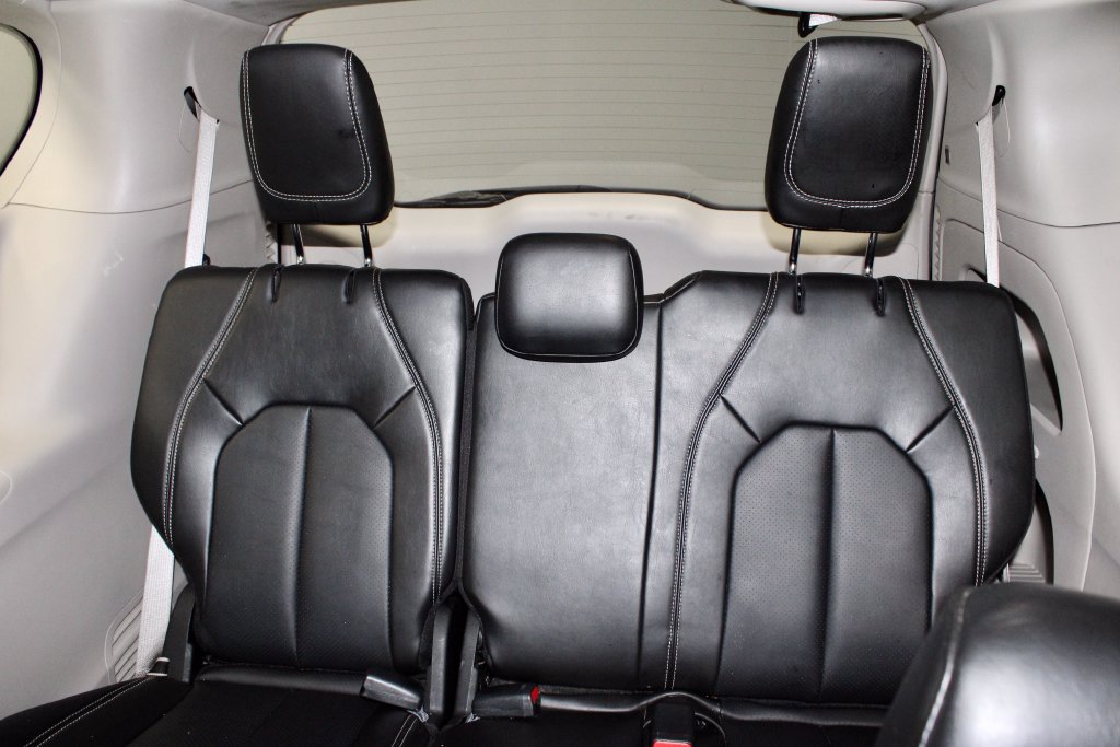 Used 2024 Chrysler Pacifica Touring-L FWD image 23