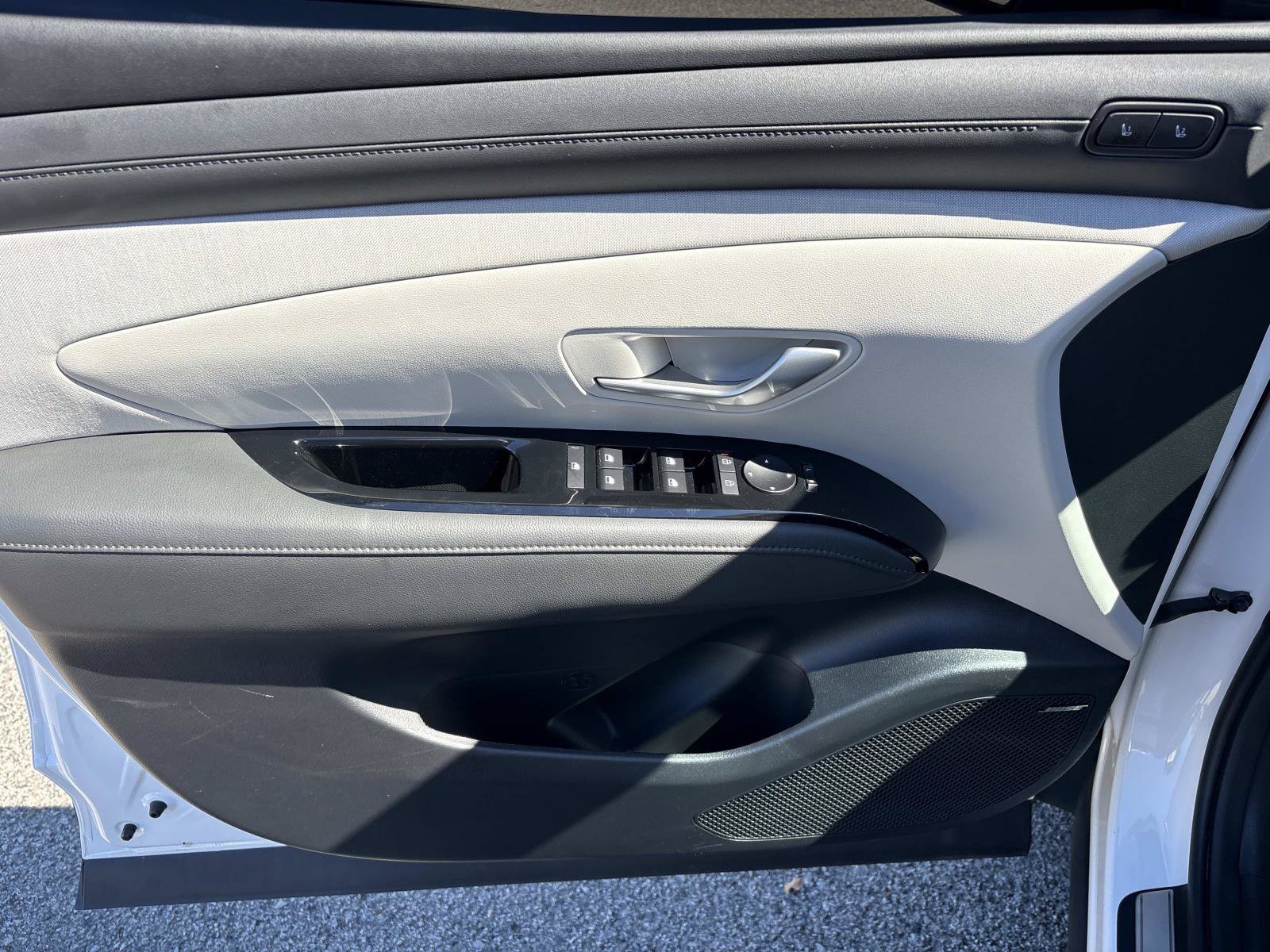 Used 2025 Hyundai Tucson Limited FWD image 12