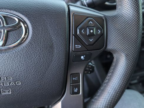 Used 2021 Toyota Tacoma TRD Off-Road image 17