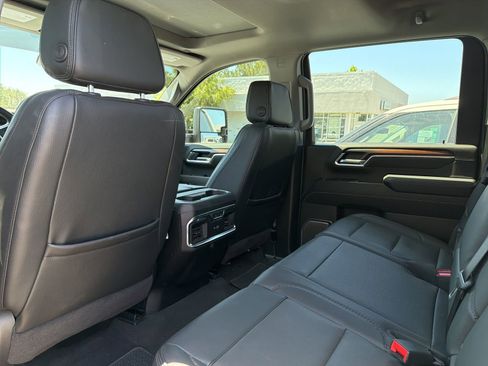 Used 2025 GMC Sierra 3500 Denali w/ Denali Reserve Package AWD/4WD image 4