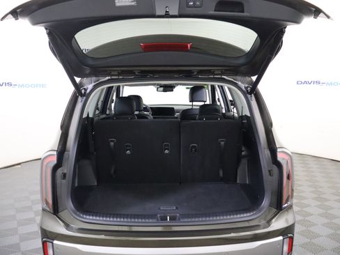 Used 2025 Kia Telluride EX w/ EX Captain's Chair Package image 8