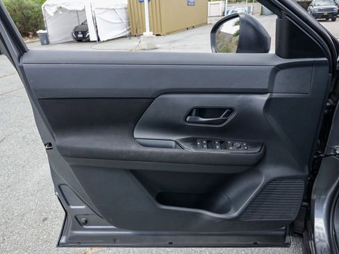 Used 2025 Nissan Kicks S AWD/4WD image 13