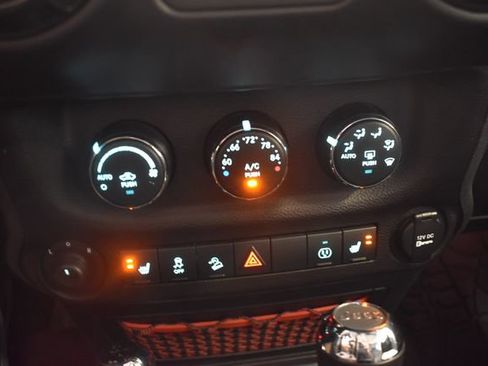 Used 2018 Jeep Wrangler Unlimited Rubicon AWD/4WD image 24