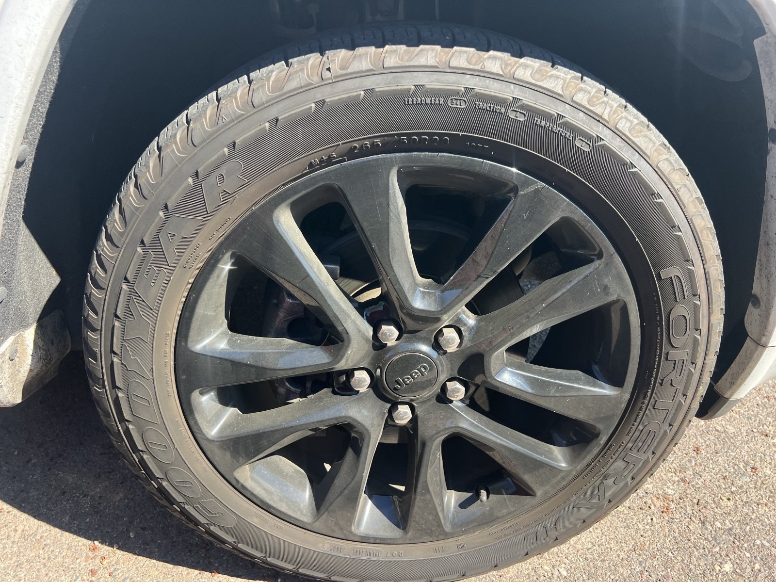 Used 2018 Jeep Grand Cherokee Altitude RWD image 4