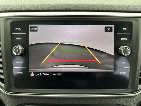 Used 2021 Volkswagen Atlas Cross Sport SE image 17