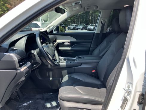 Used 2024 Toyota Grand Highlander FWD image 13