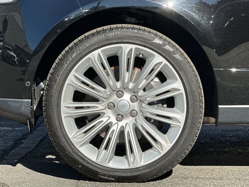 Used 2020 Land Rover Range Rover HSE image 13