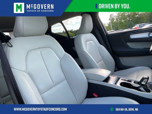 Used 2021 Volvo XC40 T5 Momentum w/ Protection Package Premier AWD/4WD image 37