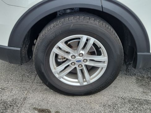 Used 2024 Ford Explorer XLT RWD image 7
