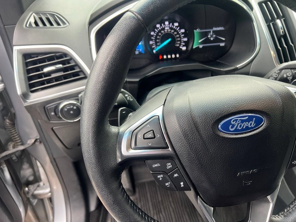 Used 2020 Ford Edge Titanium w/ Equipment Group 301A AWD/4WD image 10