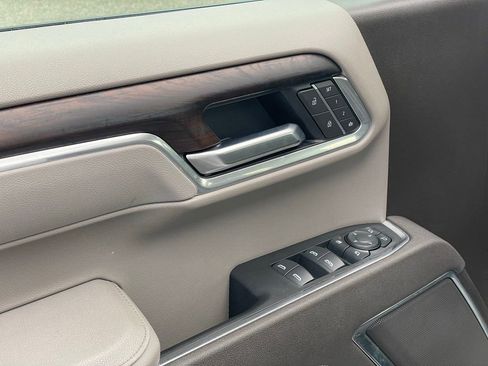Used 2025 GMC Sierra 1500 SLT image 10