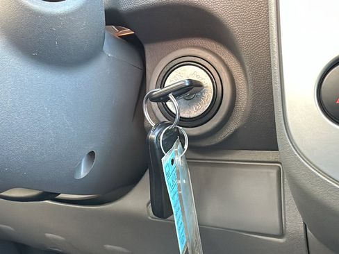 Certified 2019 Nissan Frontier SV image 17