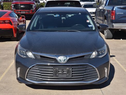 Used 2018 Toyota Avalon XLE Premium image 3