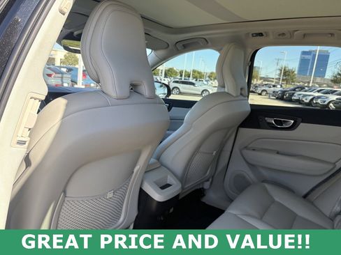 Used 2019 Volvo XC60 T5 Momentum image 32