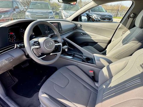 Used 2023 Hyundai Elantra SEL image 17