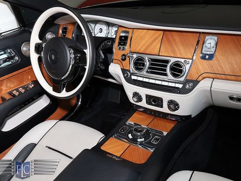 Used 2017 Rolls-Royce Dawn RWD image 27