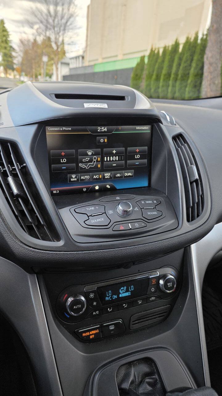 Used 2015 Ford Escape SE w/ Equipment Group 201A AWD/4WD image 14