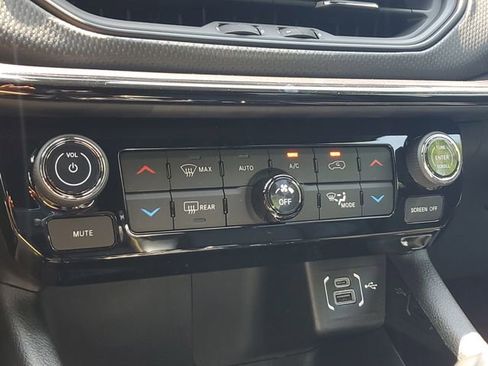 New 2025 Jeep Compass Limited w/ Sun & Sound Group image 30