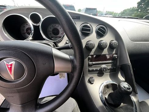 Used 2008 Pontiac Solstice Convertible RWD image 26