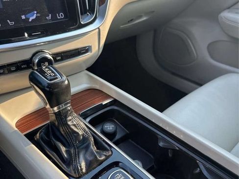 Used 2019 Volvo S60 T6 Momentum w/ Multimedia Package AWD/4WD image 21