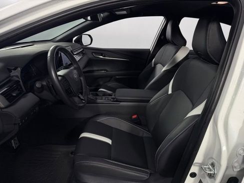 Used 2025 Toyota Camry SE image 14