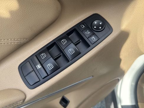 Used 2011 Mercedes-Benz ML 350 2WD image 18